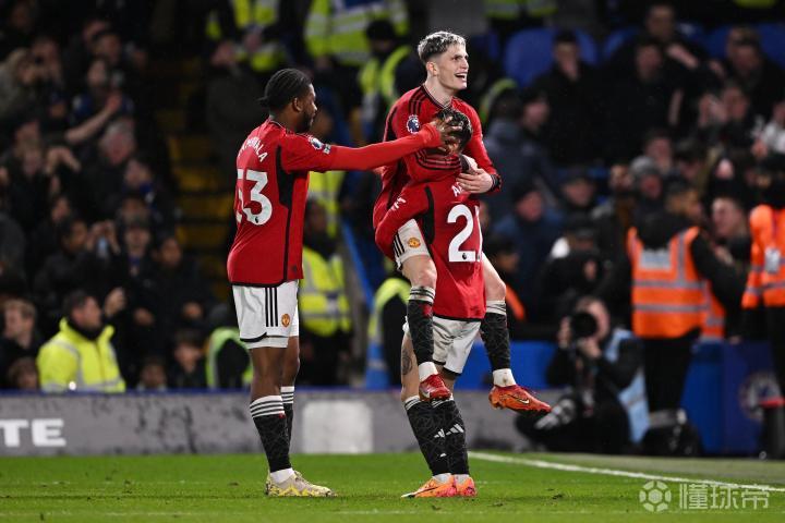 英超焦点战，曼联3-4不敌布伦特福德，加纳乔传射建功，芒特终破球荒