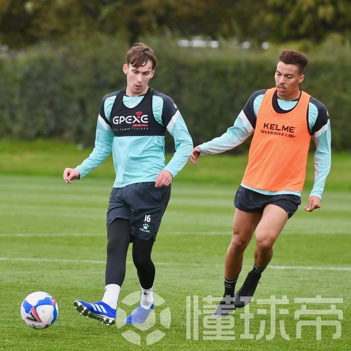 曼联积极备战新赛季，瞄准前蓝军球探，曾发掘詹姆斯、芒特等青训巨星