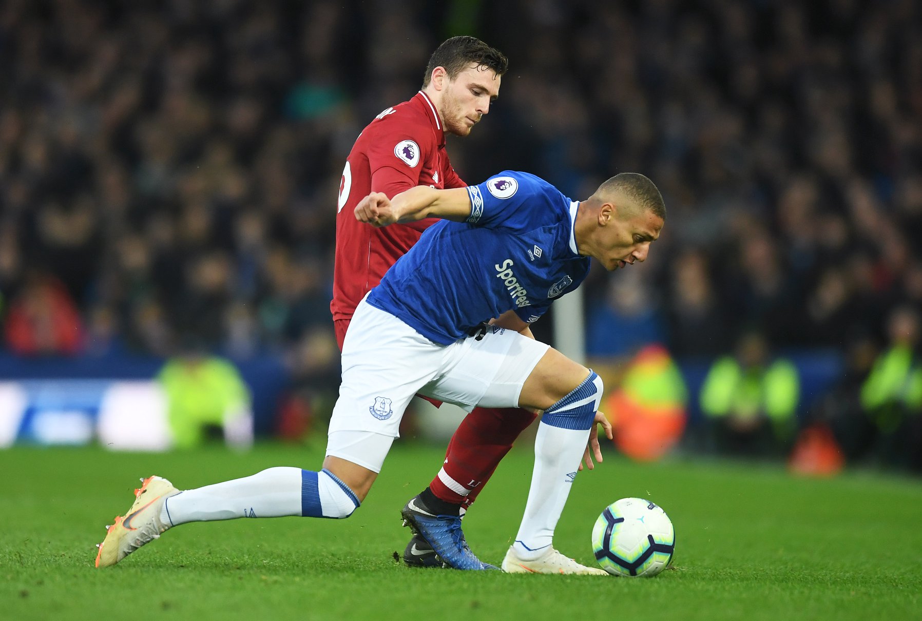 埃弗顿VS曼联，红魔客场求平，利物浦尚且未胜，曼联能否打破客场魔咒？