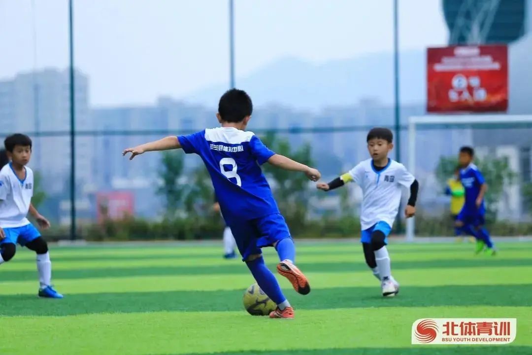 北青体育，北京奥运后校园足球兴起，国青球员大多四五岁接触足球，足球梦从这里起航